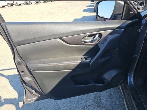 Used 2018 Nissan Rogue S image 23