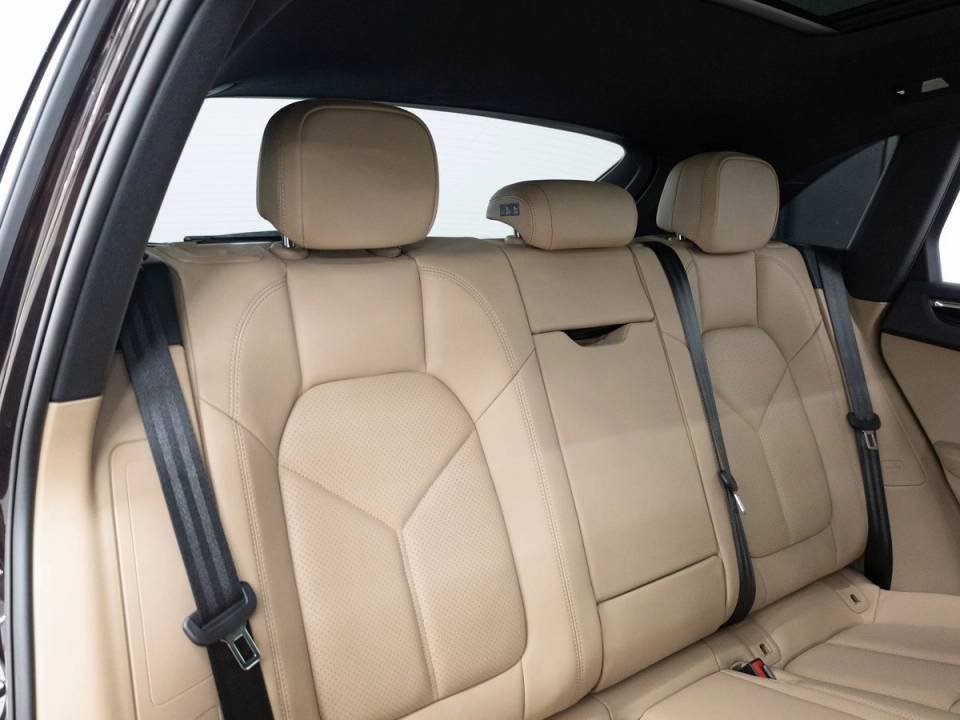 Certified 2026 Porsche Macan AWD/4WD image 22