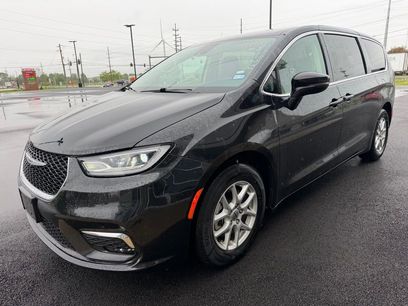 Used 2023 Chrysler Pacifica Touring-L