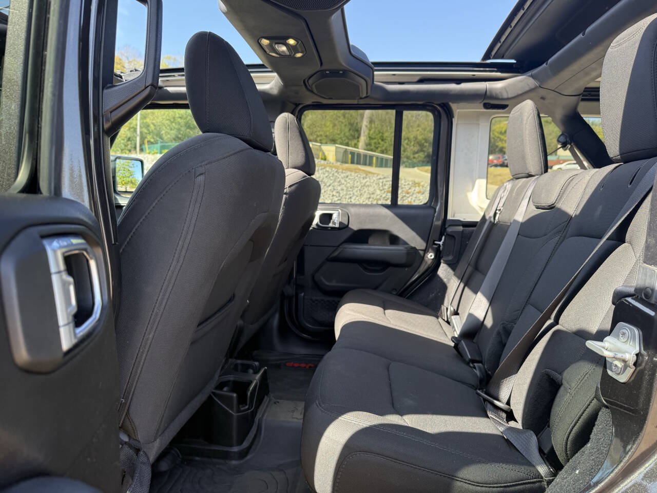 Used 2019 Jeep Wrangler Unlimited Sahara w/ Safety Group AWD/4WD image 8