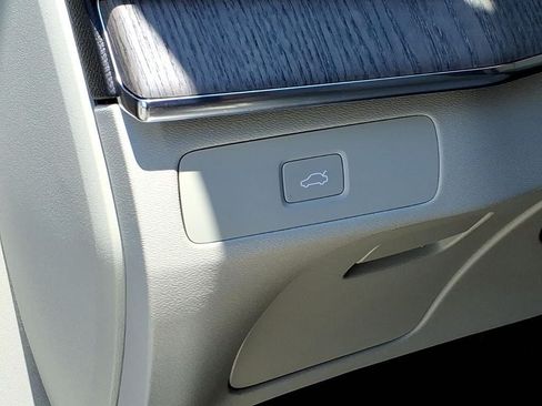 Certified 2023 Volvo XC90 B6 Plus w/ Protection Package AWD/4WD image 11
