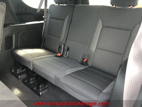 Used 2022 GMC Yukon XL SLE w/ Gmc Pro Safety Plus Package RWD image 19