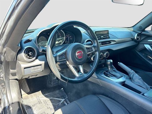 Used 2017 FIAT 124 Spider Classica RWD image 9