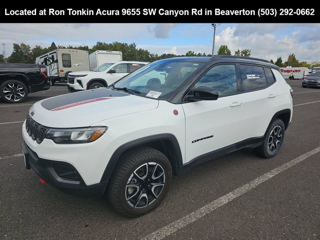 Used 2024 Jeep Compass Trailhawk AWD/4WD image 3