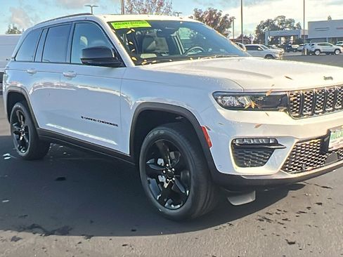 New 2025 Jeep Grand Cherokee Limited w/ Luxury Tech Group II image 1