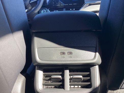New 2026 Chevrolet Equinox LT w/ Convenience Package II image 32