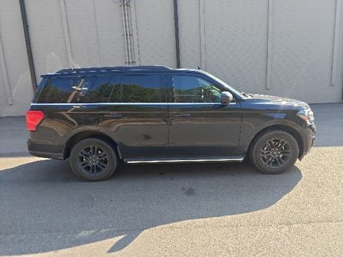 Used 2023 Ford Expedition XLT image 2