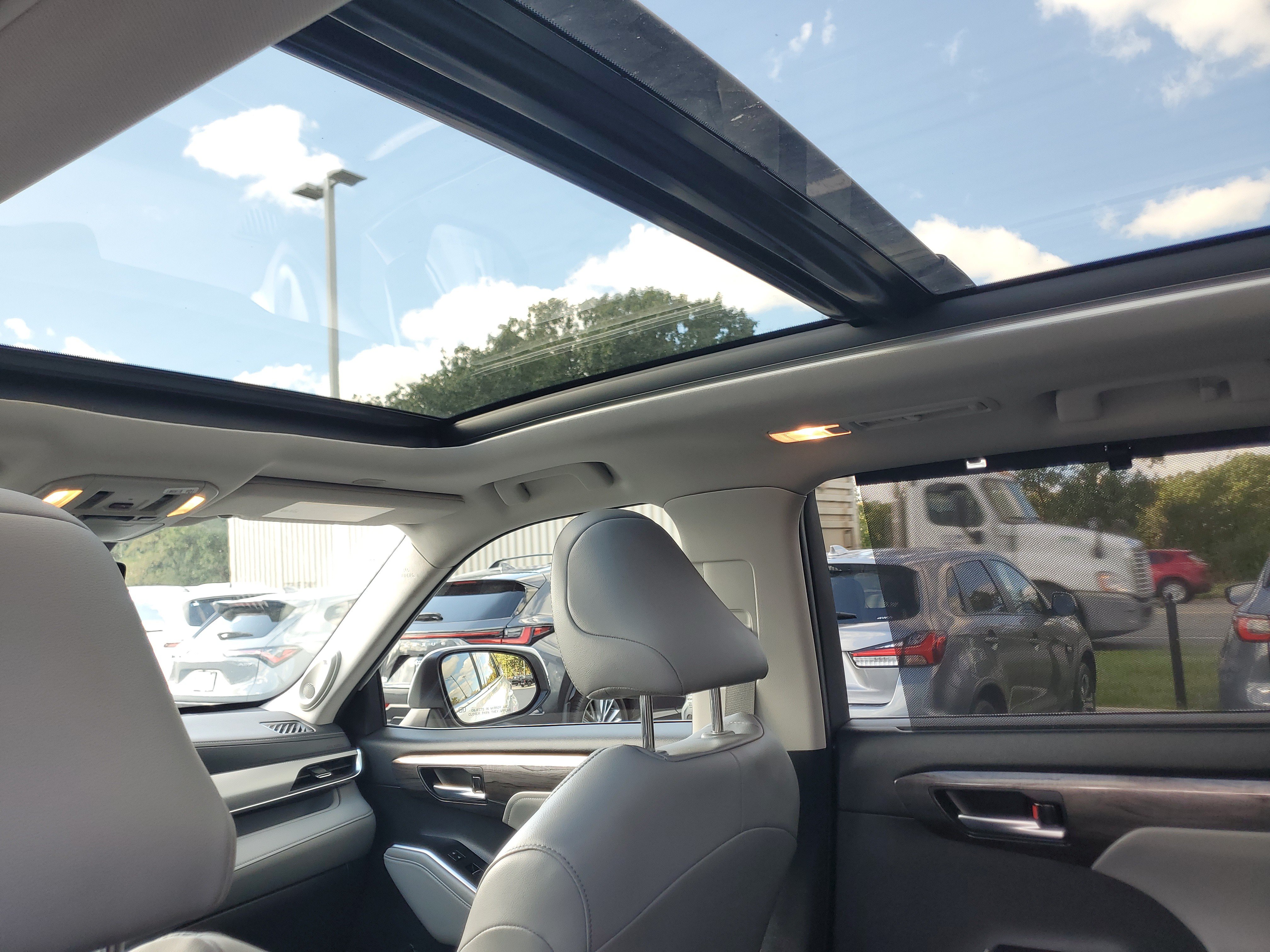 Certified 2026 Toyota Highlander AWD image 12