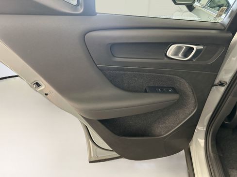 Used 2025 Volvo XC40 B5 Plus AWD/4WD image 28