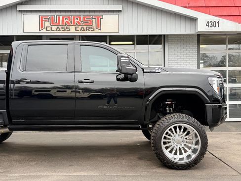 Used 2024 GMC Sierra 3500 Denali Ultimate image 14