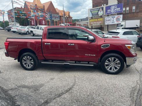 Used 2017 Nissan Titan SL AWD/4WD image 5