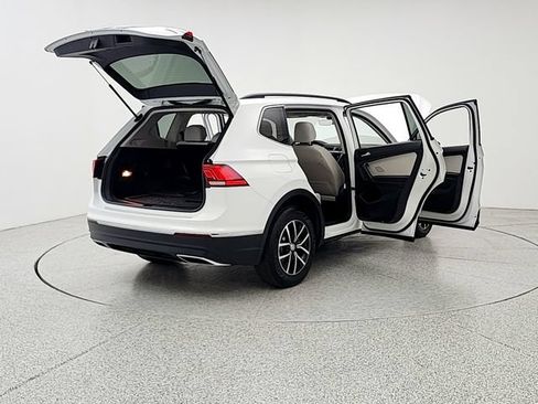 Used 2021 Volkswagen Tiguan SE w/ Panoramic Sunroof Package AWD/4WD image 11