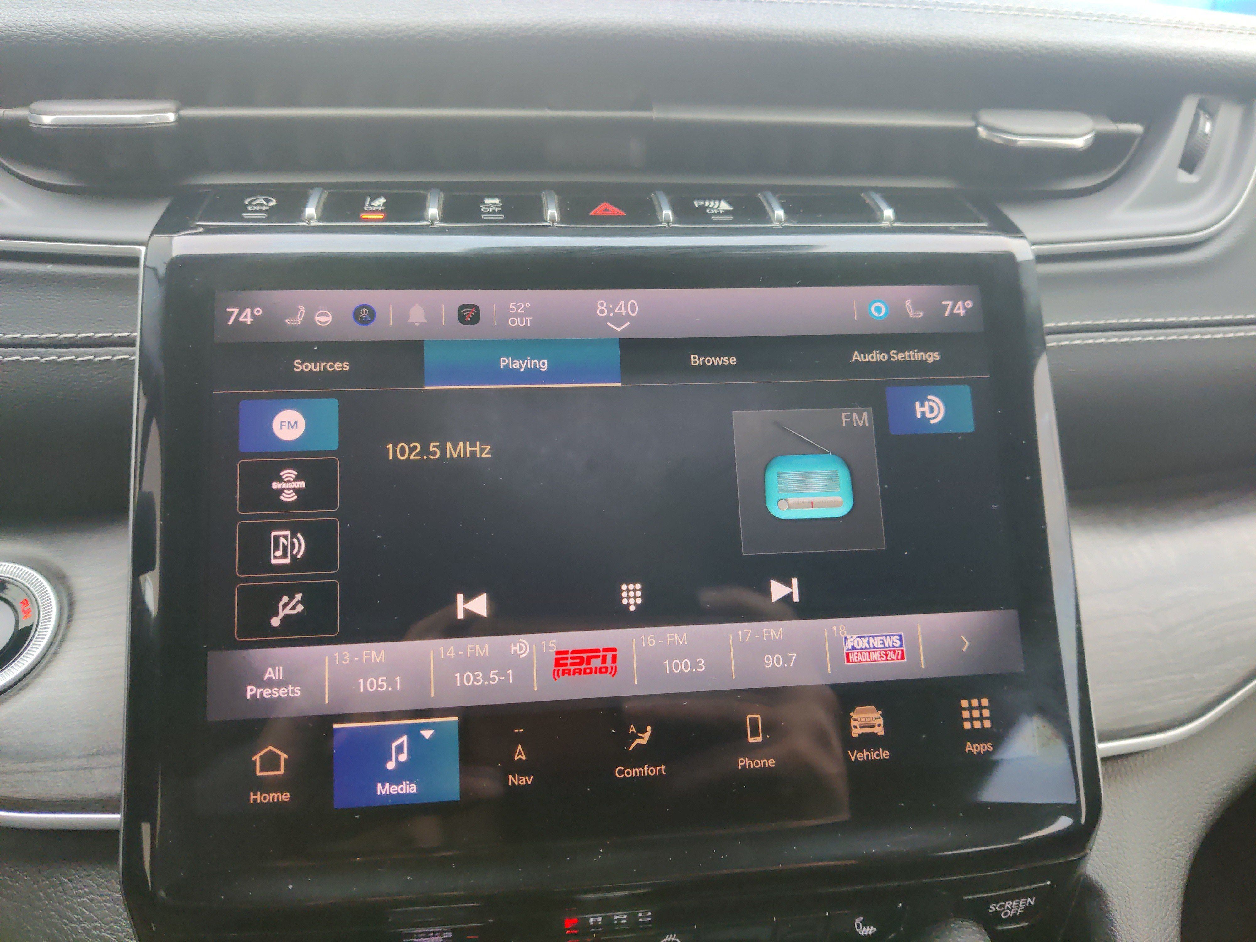 Used 2023 Jeep Grand Cherokee Limited AWD/4WD image 19