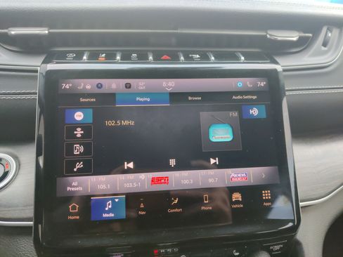 Used 2023 Jeep Grand Cherokee Limited image 19