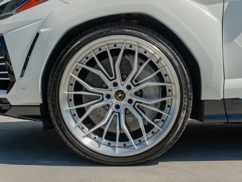 Used 2019 Lamborghini Urus AWD/4WD image 19