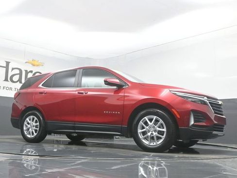 Used 2023 Chevrolet Equinox LT image 2