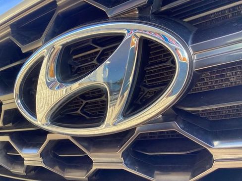 Used 2019 Hyundai Santa Fe SE FWD image 3