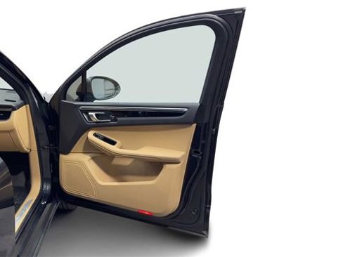 Used 2017 Porsche Macan S image 9