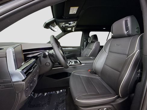 Used 2025 Cadillac Escalade ESV Premium Luxury image 22