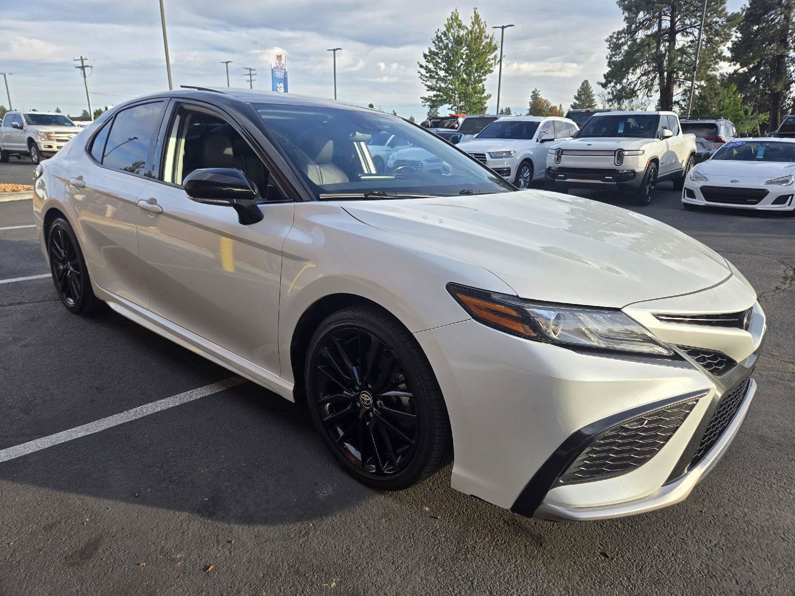 Used 2022 Toyota Camry XSE FWD image 7