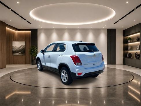 Used 2021 Chevrolet Trax LS AWD/4WD image 5