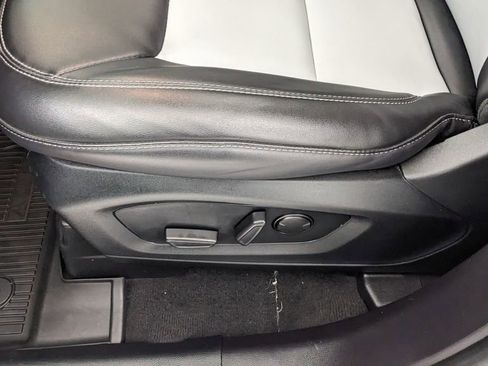 Certified 2022 Ford Explorer XLT w/ XLT Sport Appearance Package AWD/4WD image 27