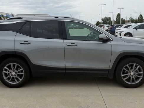Used 2023 GMC Terrain SLT AWD/4WD image 6