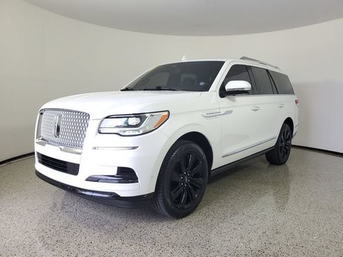 Certified 2024 Lincoln Navigator Reserve w/ Monochromatic Package AWD/4WD image 3