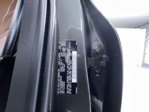 Used 2022 Volvo XC60 B5 Momentum image 26