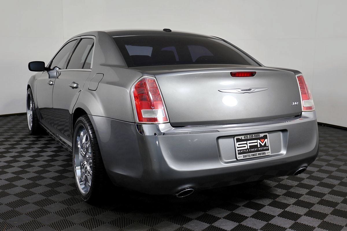 Used 2012 Chrysler 300 RWD image 13