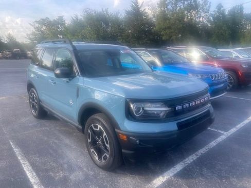 Used 2023 Ford Bronco Sport Outer Banks AWD/4WD image 3
