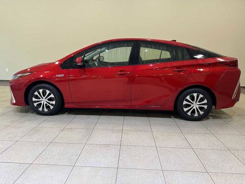 Used 2019 Toyota Prius Prime Premium image 3