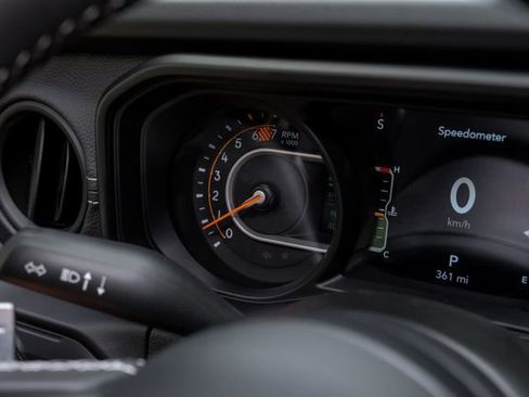 Used 2024 Jeep Wrangler Unlimited Rubicon 392 image 63