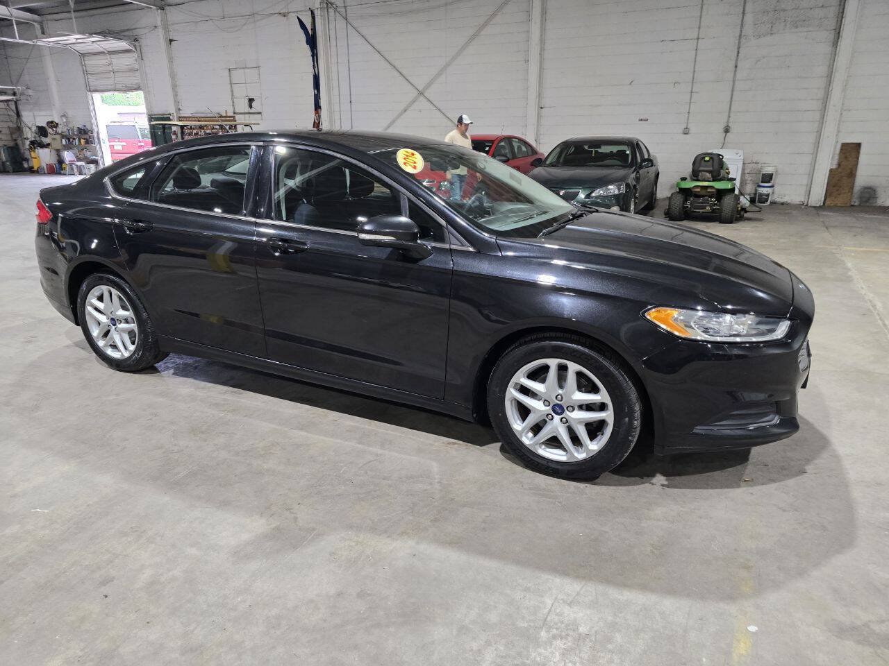 Used 2014 Ford Fusion SE FWD image 15