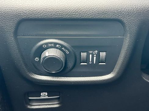 Used 2023 Jeep Grand Cherokee Altitude image 18