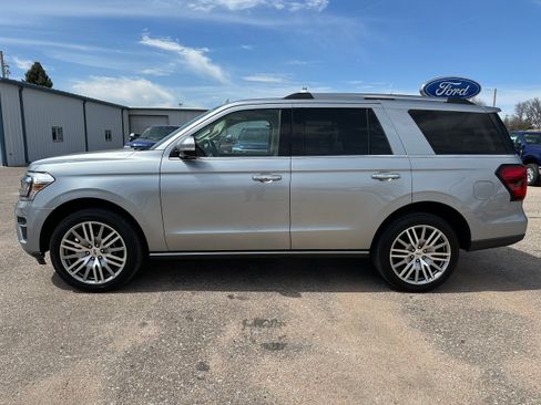 Used 2024 Ford Expedition Limited AWD/4WD image 3