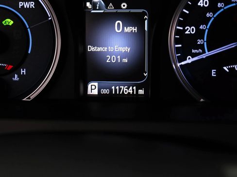Used 2017 Toyota Camry LE FWD image 19