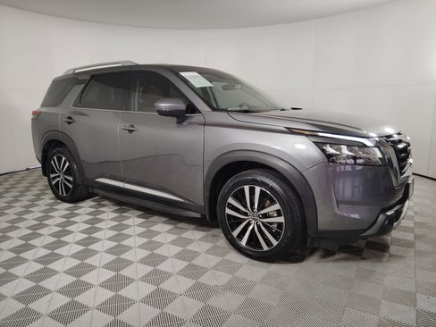 Used 2023 Nissan Pathfinder Platinum image 7