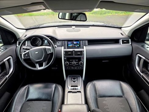 Used 2017 Land Rover Discovery Sport SE image 9