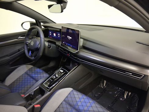 Used 2025 Volkswagen Golf R Black Edition image 38