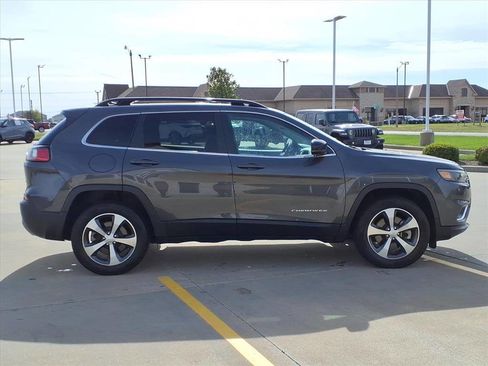 Used 2022 Jeep Cherokee Limited image 6