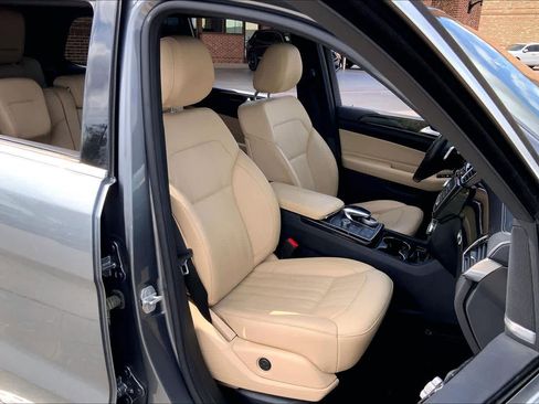 Used 2017 Mercedes-Benz GLS 450 4MATIC image 9