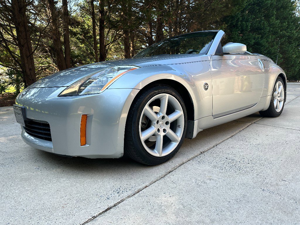 Used 2005 Nissan 350Z Touring RWD image 19
