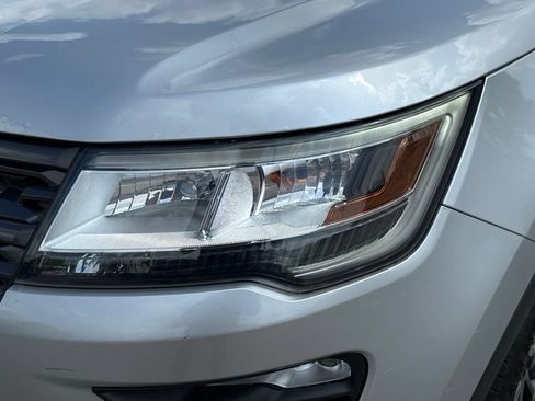Used 2018 Ford Explorer XLT w/ Equipment Group 202A AWD/4WD image 23