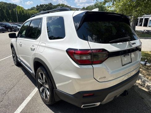 Certified 2025 Honda Pilot Touring image 5