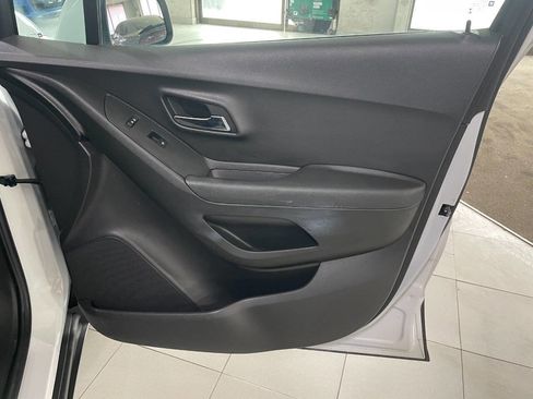 Used 2019 Chevrolet Trax LS w/ Tint and Cruise Package image 27