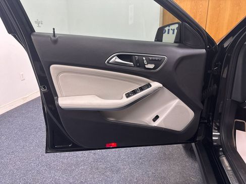 Used 2019 Mercedes-Benz GLA 250 4MATIC image 5