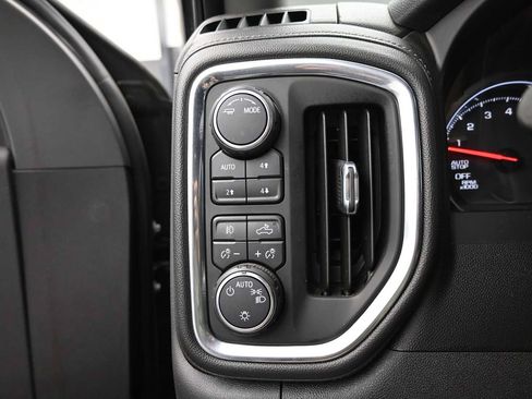 Used 2020 Chevrolet Silverado 1500 LT Trail Boss AWD/4WD image 9