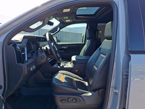 Used 2024 GMC Sierra 1500 AT4 w/ Technology Package AWD/4WD image 13