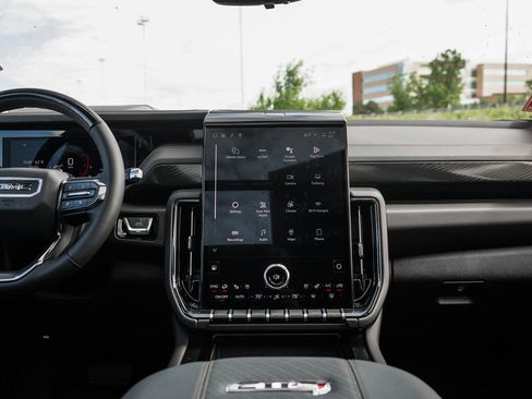 New 2026 GMC Yukon XL AT4 w/ AT4 Premium Plus Package AWD/4WD image 18